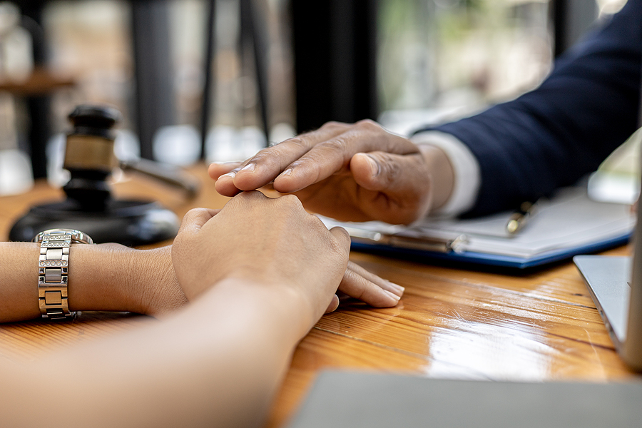 When to Call a Criminal Defense Lawyer Immediately